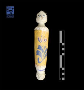 Dřevěná polychromovaná hračka